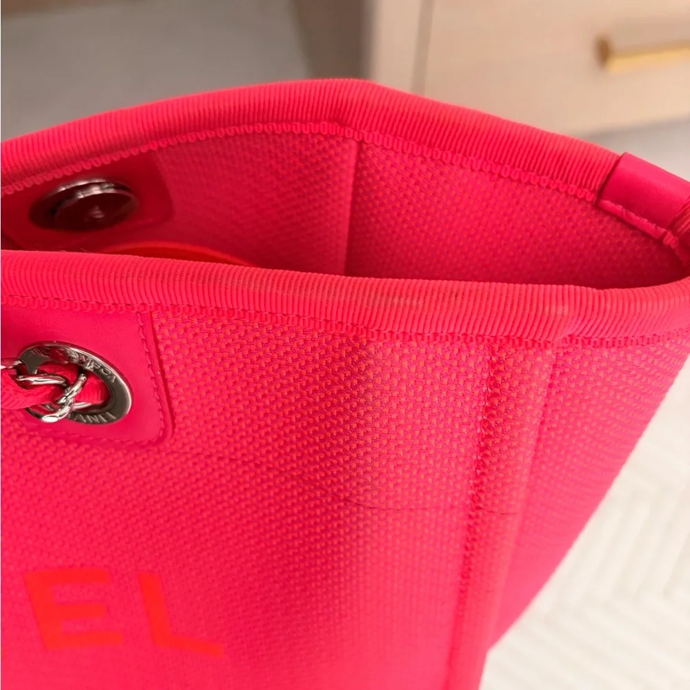 CHANEL 💯 Authentic Deauville Hot Pink and Orange Medium Tote Bag 🔥 Rare!! - Picture 6 of 14